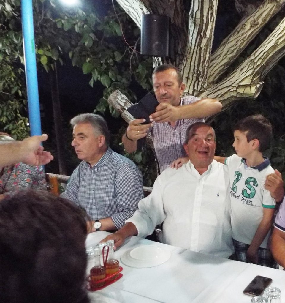 Συνεχίζει τις διακοπές στη Λευκάδα ο Καραμανλής -Βόλτες, ταβέρνες και selfies [εικόνες] | iefimerida.gr 14