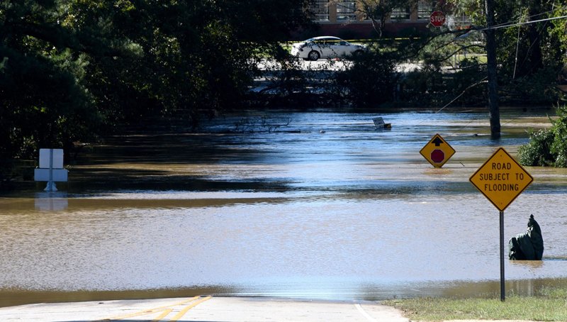 Σε κατάσταση έκτακτης ανάγκης η Β. Καρολίνα -Πλημμύρισε μετά τον τυφώνα Μάθιου [εικόνες] | iefimerida.gr 2