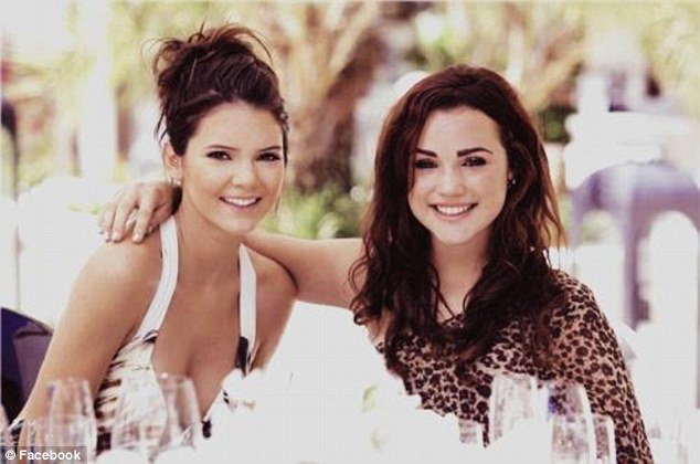 Η άγνωστη ξαδέρφη των Καρντάσιαν -Μοντέλο, φυσική και πιο όμορφη από την Κιμ [εικόνες] | iefimerida.gr 1