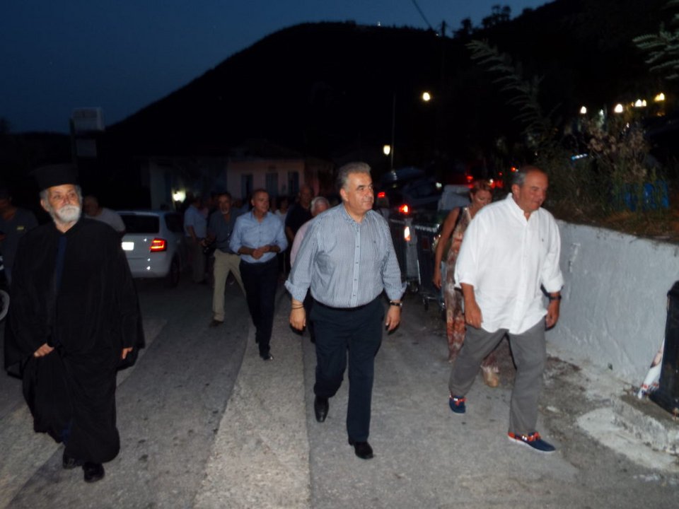 Συνεχίζει τις διακοπές στη Λευκάδα ο Καραμανλής -Βόλτες, ταβέρνες και selfies [εικόνες] | iefimerida.gr 1