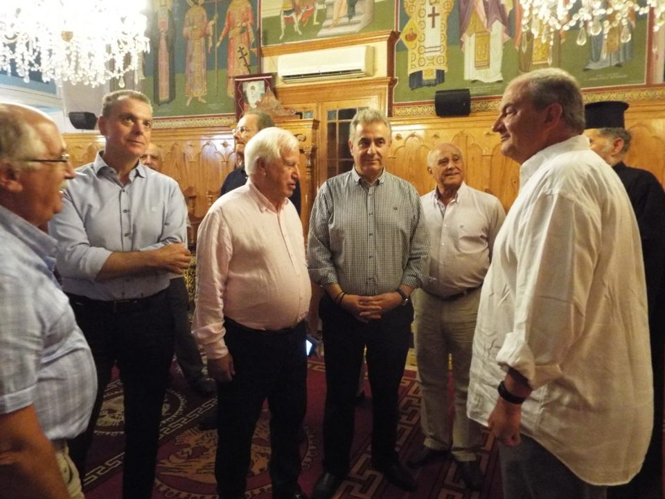 Συνεχίζει τις διακοπές στη Λευκάδα ο Καραμανλής -Βόλτες, ταβέρνες και selfies [εικόνες] | iefimerida.gr 8