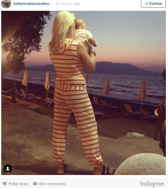 Η Κατερίνα Καραβάτου δείχνει το ηλιοβασίλεμα στον νεογέννητο γιο της [εικόνα]  | iefimerida.gr 0