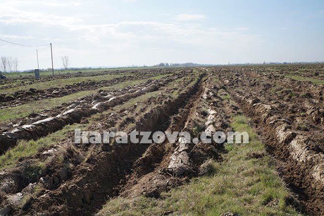 Κάτοικοι της Πέλλας όργωσαν τη γη για να μη στηθούν σκηνές προσφύγων -Ακατάλληλος πλέον ο χώρος [εικόνες] | iefimerida.gr 1