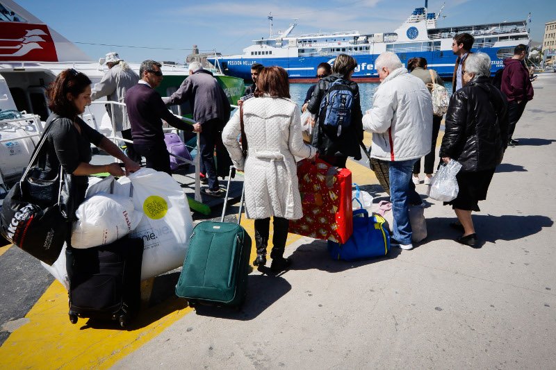 Εξοδος του Πάσχα: Κορυφώνεται η μεγάλη φυγή, με ΙΧ, λεωφορεία και πλοία | iefimerida.gr 0