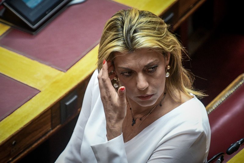 Από νωρίς στη Βουλή και η Αννα Καραμανλή