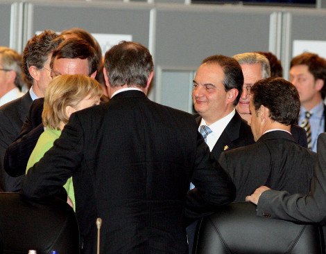 Το λαχανί σακάκι φετίχ της Μέρκελ – Που και πότε το έχει ξαναφορέσει [εικόνες] | iefimerida.gr 1