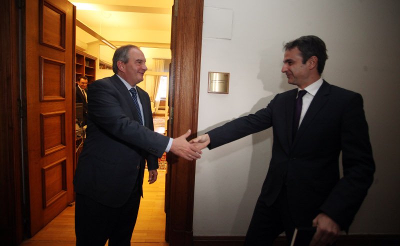 Μητσοτάκης μετά την συνάντηση με Καραμανλή: «Τα εν οίκω μη εν δήμω»... [εικόνες] | iefimerida.gr 0