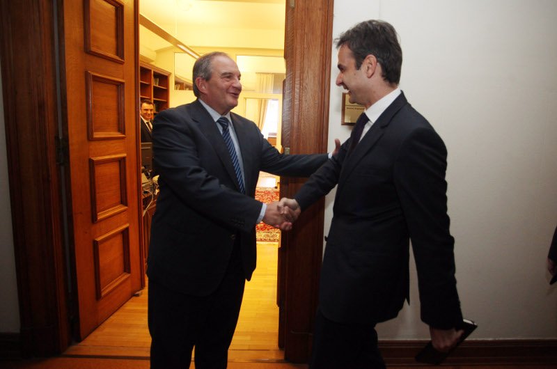 Μητσοτάκης μετά την συνάντηση με Καραμανλή: «Τα εν οίκω μη εν δήμω»... [εικόνες] | iefimerida.gr 1