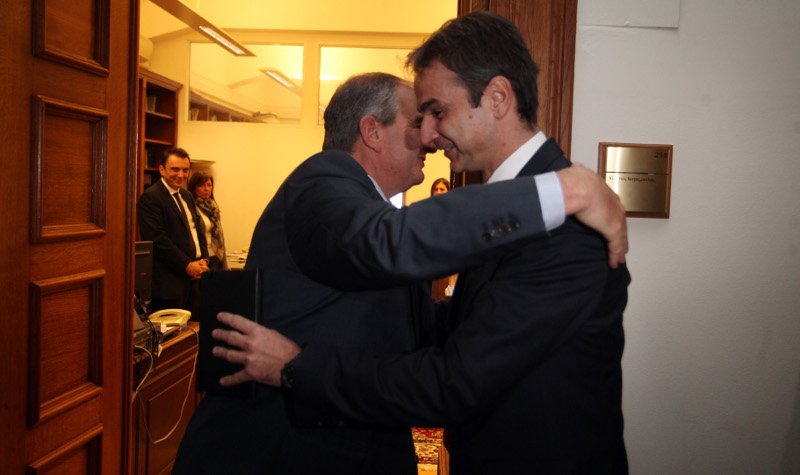 Μητσοτάκης μετά την συνάντηση με Καραμανλή: «Τα εν οίκω μη εν δήμω»... [εικόνες] | iefimerida.gr 4