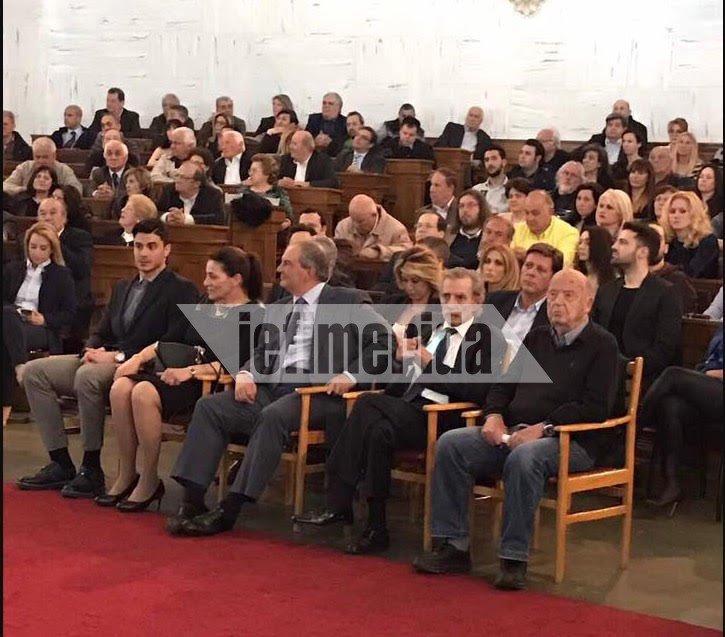 Ο Καραμανλής στην παρουσίαση της βιογραφίας του τραγουδιστή Μενιδιάτη -Τον κάλεσε η οικογένεια [εικόνες] | iefimerida.gr 1