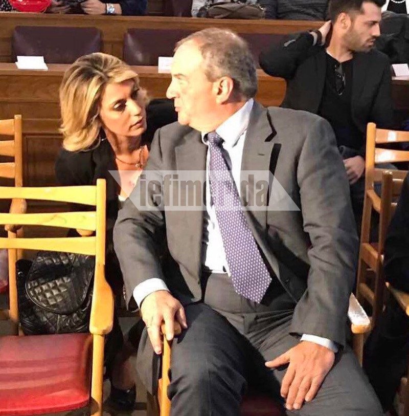 Ο Καραμανλής στην παρουσίαση της βιογραφίας του τραγουδιστή Μενιδιάτη -Τον κάλεσε η οικογένεια [εικόνες] | iefimerida.gr 2