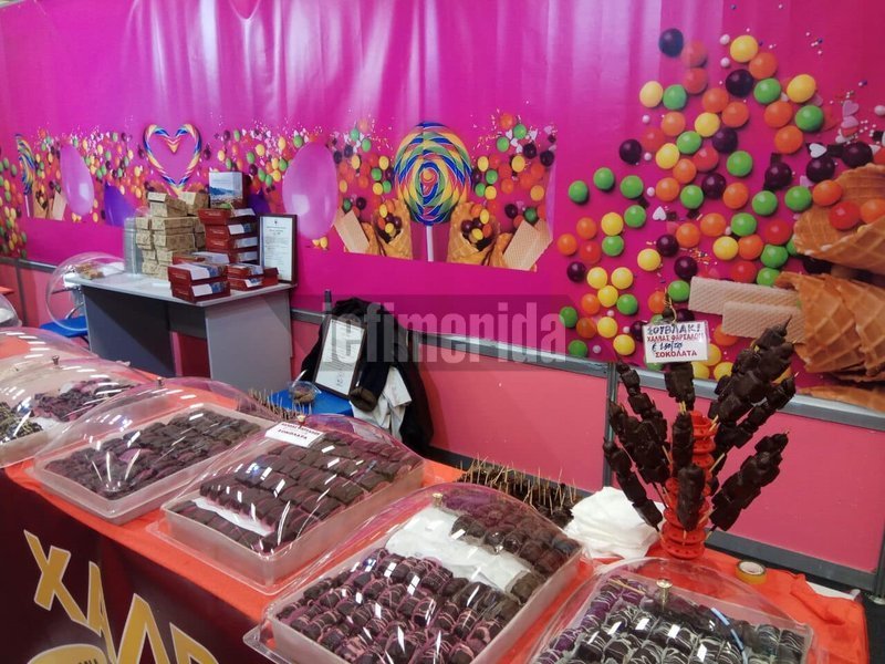 Εργοστάσιο καραμέλας στην Κρήτη: Εκεί δοκιμάζεις μπανάνα με καραμέλα φρέσκου βούτυρου [εικόνες & βίντεο] | iefimerida.gr 1