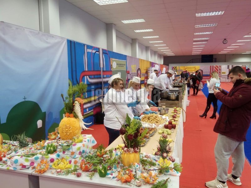 Εργοστάσιο καραμέλας στην Κρήτη: Εκεί δοκιμάζεις μπανάνα με καραμέλα φρέσκου βούτυρου [εικόνες & βίντεο] | iefimerida.gr 0