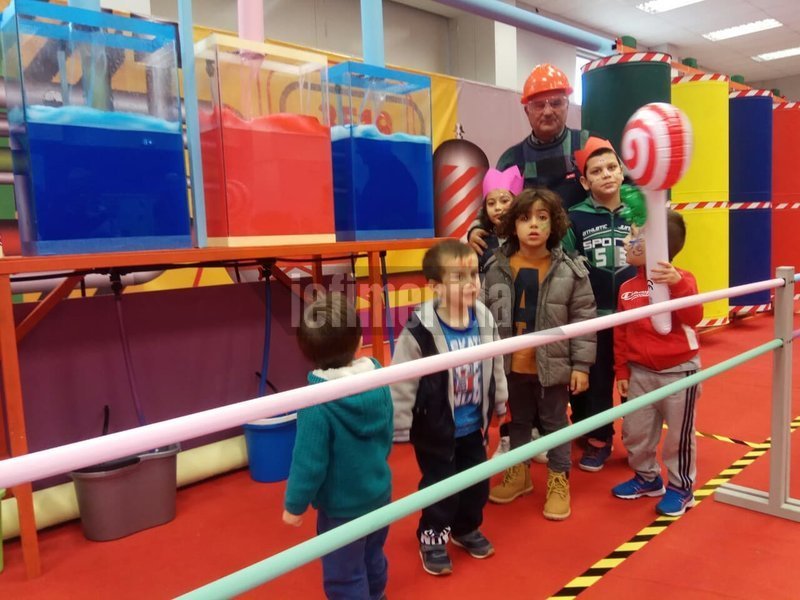 Εργοστάσιο καραμέλας στην Κρήτη: Εκεί δοκιμάζεις μπανάνα με καραμέλα φρέσκου βούτυρου [εικόνες & βίντεο] | iefimerida.gr 8