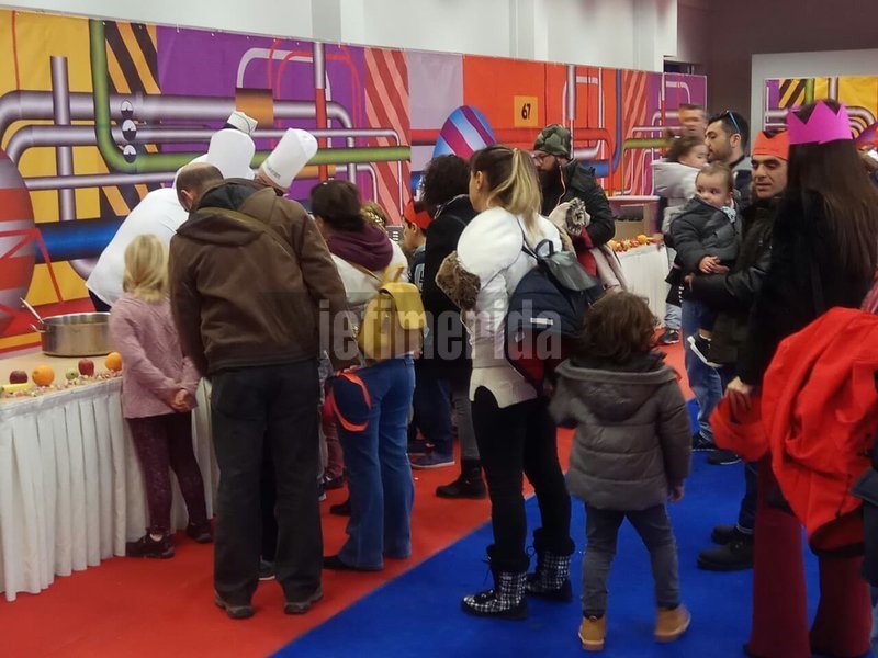 Εργοστάσιο καραμέλας στην Κρήτη: Εκεί δοκιμάζεις μπανάνα με καραμέλα φρέσκου βούτυρου [εικόνες & βίντεο] | iefimerida.gr 5