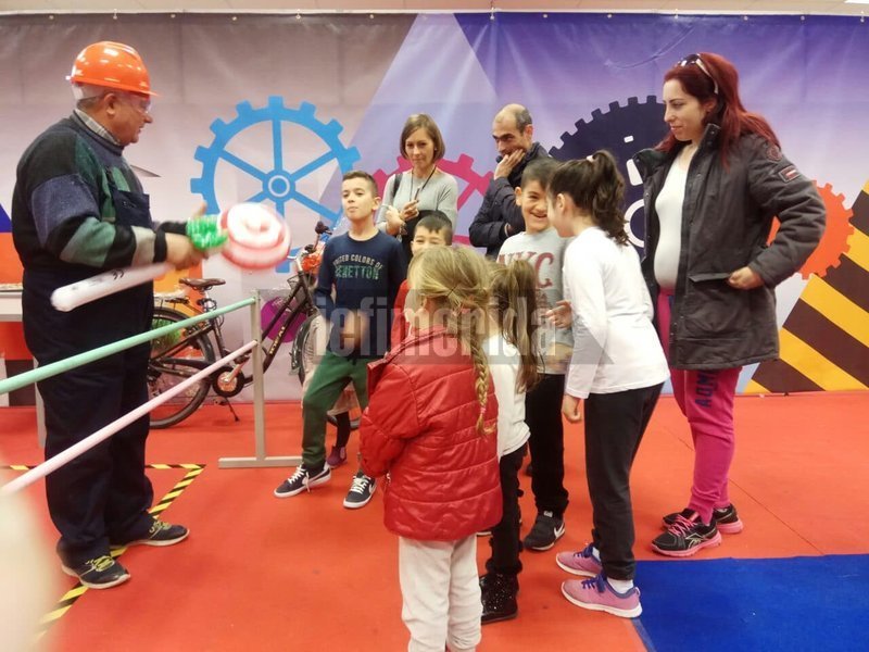 Εργοστάσιο καραμέλας στην Κρήτη: Εκεί δοκιμάζεις μπανάνα με καραμέλα φρέσκου βούτυρου [εικόνες & βίντεο] | iefimerida.gr 2