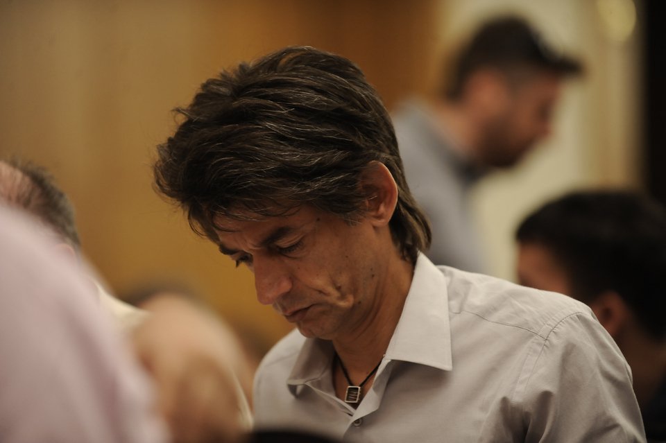 Ολες οι κάμερες πάνω στον Καρανίκα στην Κεντρική Επιτροπή -Πόζαρε σαν σταρ [εικόνες] | iefimerida.gr 1