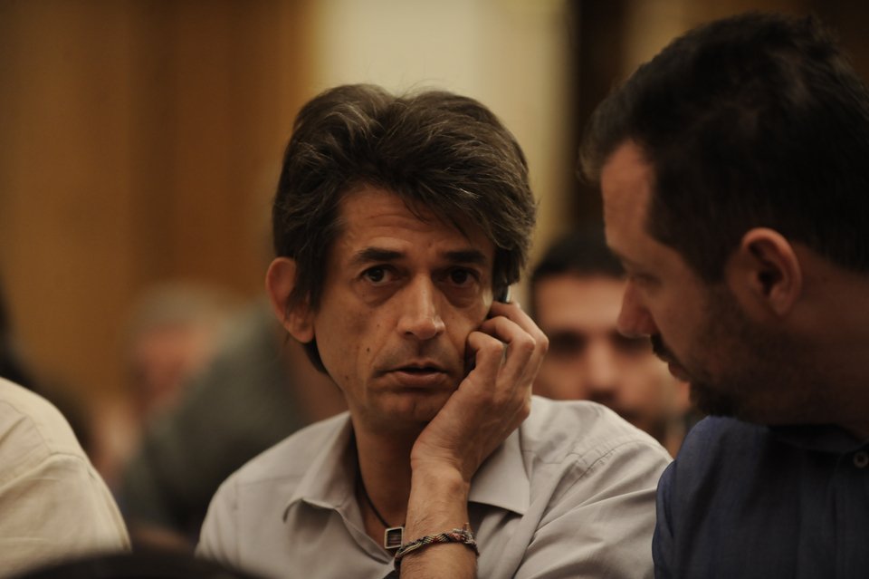 Ολες οι κάμερες πάνω στον Καρανίκα στην Κεντρική Επιτροπή -Πόζαρε σαν σταρ [εικόνες] | iefimerida.gr 2