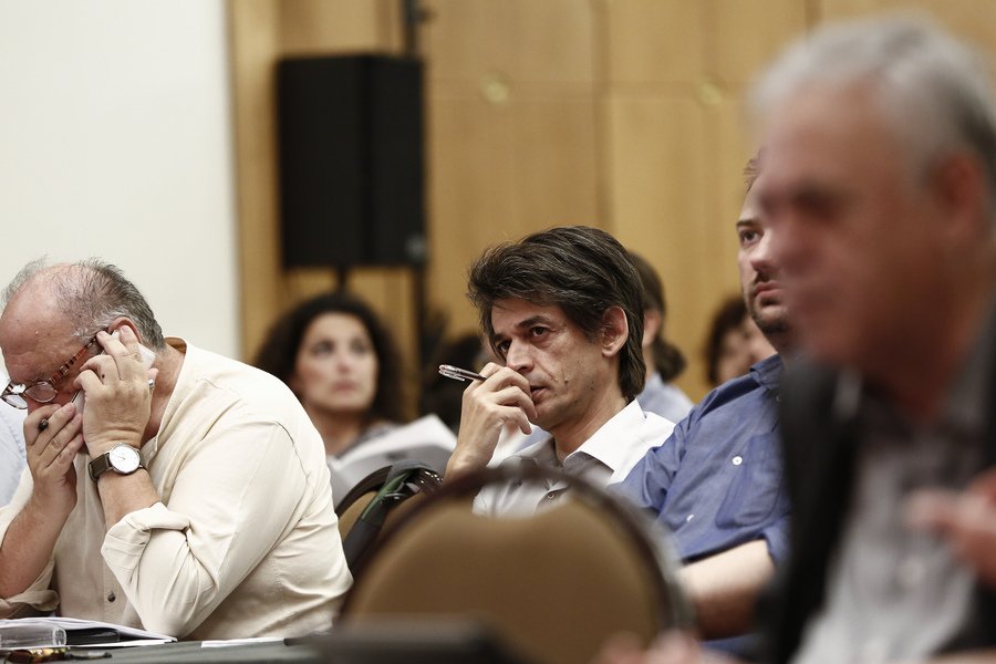 Ολες οι κάμερες πάνω στον Καρανίκα στην Κεντρική Επιτροπή -Πόζαρε σαν σταρ [εικόνες] | iefimerida.gr 3