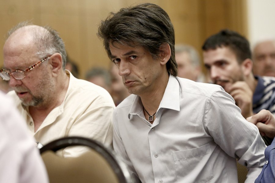 Ολες οι κάμερες πάνω στον Καρανίκα στην Κεντρική Επιτροπή -Πόζαρε σαν σταρ [εικόνες] | iefimerida.gr 4