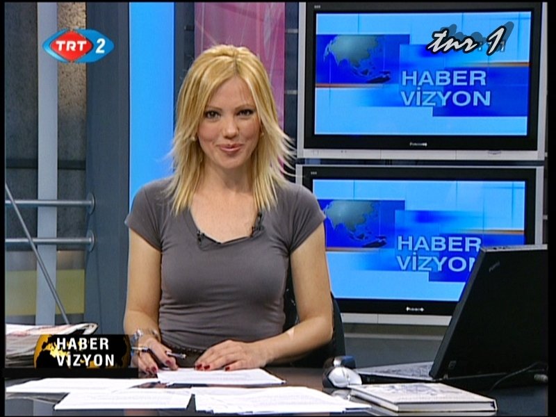 Η Tουρκάλα παρουσιάστρια που εκφώνησε τις θέσεις των πραξικοπηματιών -«Με απειλούσαν με όπλα» [εικόνες] | iefimerida.gr 0