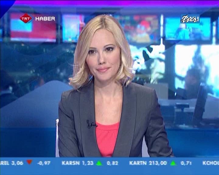 Η Tουρκάλα παρουσιάστρια που εκφώνησε τις θέσεις των πραξικοπηματιών -«Με απειλούσαν με όπλα» [εικόνες] | iefimerida.gr 1