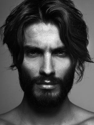 Ο Ελληνας με την αρχαιοελληνική ομορφιά -Υποκλίνονται μπροστά του οι μεγαλύτεροι οίκοι μόδας [εικόνες] | iefimerida.gr 1