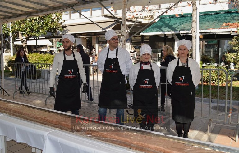 Πάνε για ρεκόρ Γκίνες -Φτιάχνουν τη μεγαλύτερη σοκολατίνα του κόσμου [εικόνες & βίντεο] | iefimerida.gr 0