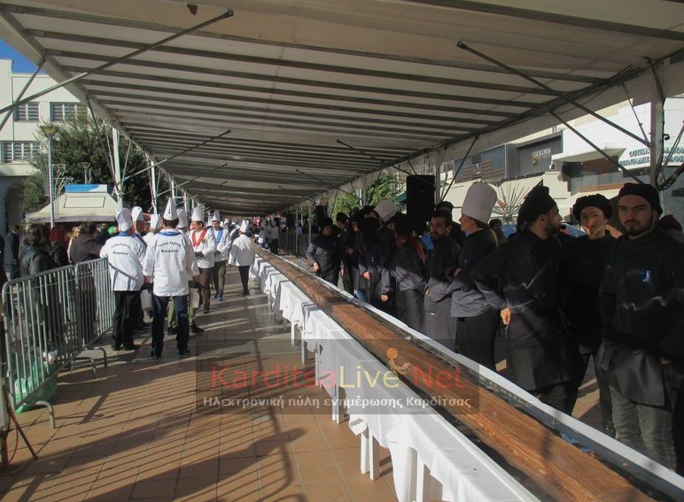 Πάνε για ρεκόρ Γκίνες -Φτιάχνουν τη μεγαλύτερη σοκολατίνα του κόσμου [εικόνες & βίντεο] | iefimerida.gr 1