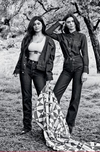 Πέντε αδελφές-χρυσωρυχείο: Οι Καρντάσιαν «ξαναχτυπούν» με διαφήμιση [εικόνες] | iefimerida.gr 1