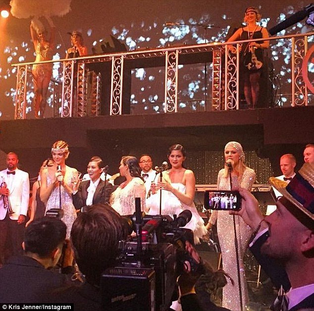 Μέσα στο πάρτι κόστους 2 εκατ. δολαρίων των Καρντάσιαν [εικόνες & βίντεο] | iefimerida.gr 4