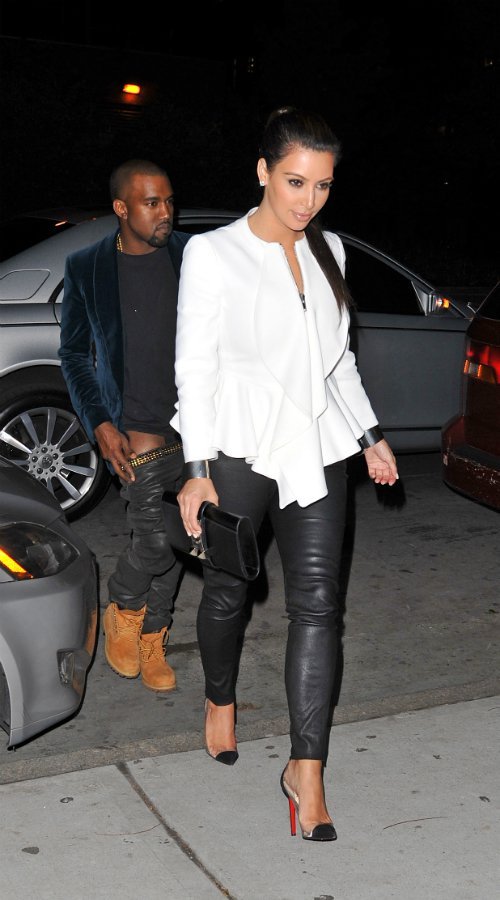 Με κατεβασμένο παντελόνι βγήκε ο Γουέστ από το αμάξι της Καρντάσιαν! [εικόνες] | iefimerida.gr 1