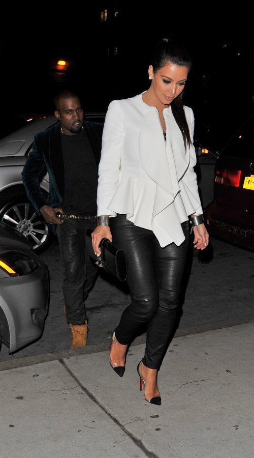 Με κατεβασμένο παντελόνι βγήκε ο Γουέστ από το αμάξι της Καρντάσιαν! [εικόνες] | iefimerida.gr 3