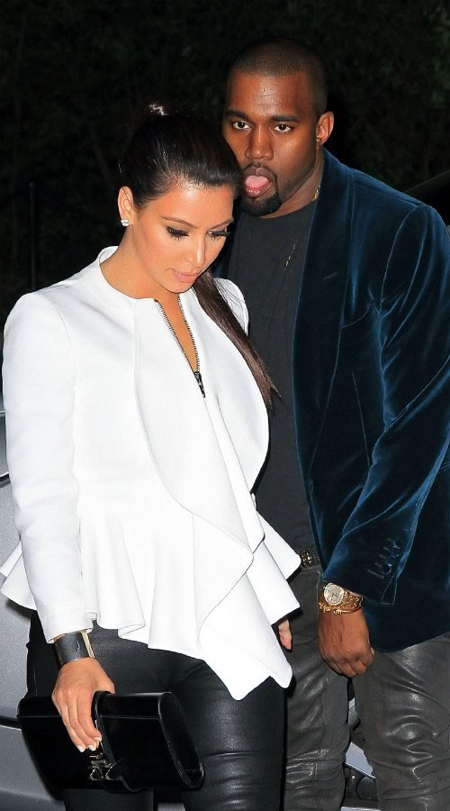 Με κατεβασμένο παντελόνι βγήκε ο Γουέστ από το αμάξι της Καρντάσιαν! [εικόνες] | iefimerida.gr 4