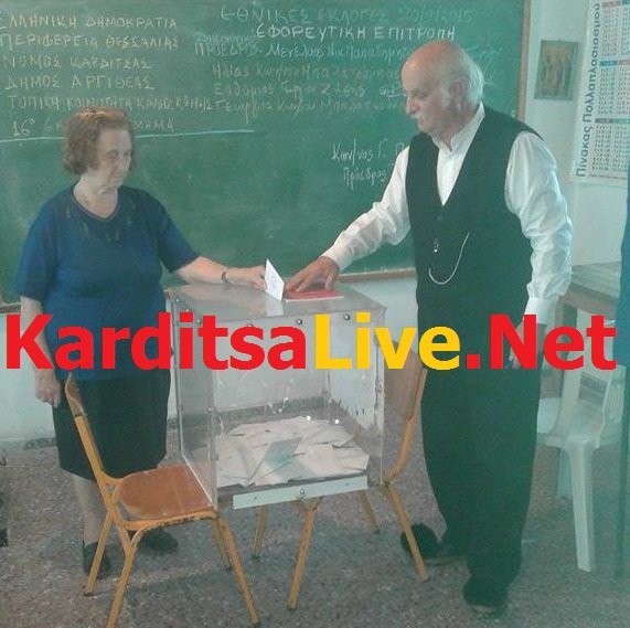 Δικαστικός αντιπρόσωπος πήγε στο εκλογικό τμήμα φορώντας τσαρούχια [εικόνες] | iefimerida.gr 3