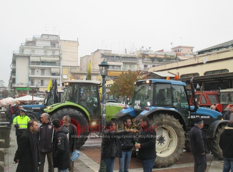 Στους δρόμους ο Θεσσαλικός κάμπος -Διαμαρτυρία αγροτών σε Φάρσαλα, Καρδίτσα και Τρίκαλα [εικόνες & βίντεο] | iefimerida.gr 2