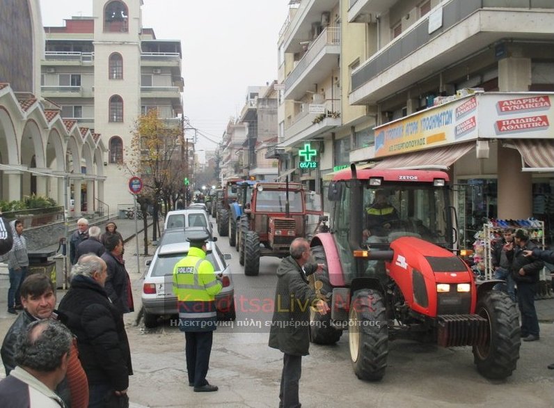 Στους δρόμους ο Θεσσαλικός κάμπος -Διαμαρτυρία αγροτών σε Φάρσαλα, Καρδίτσα και Τρίκαλα [εικόνες & βίντεο] | iefimerida.gr 1