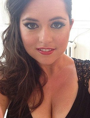 Σύζυγος Βρετανού βουλευτή προκαλεί πάλι: Κάνει σπαγγάτο σε μπαρ [εικόνες] | iefimerida.gr 3