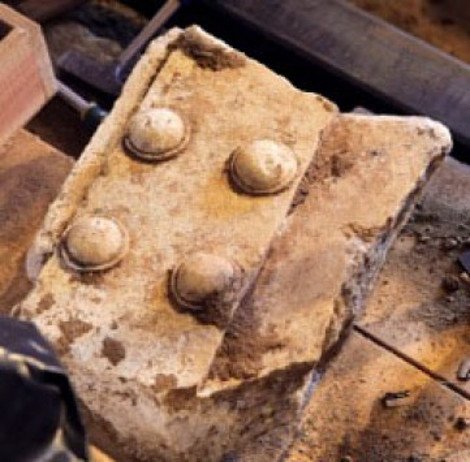 Αμφίπολη: Αυτή είναι η δίφυλλη πόρτα που οδηγεί σε υπόγειο βάθους δύο μέτρων [εικόνα] | iefimerida.gr 1