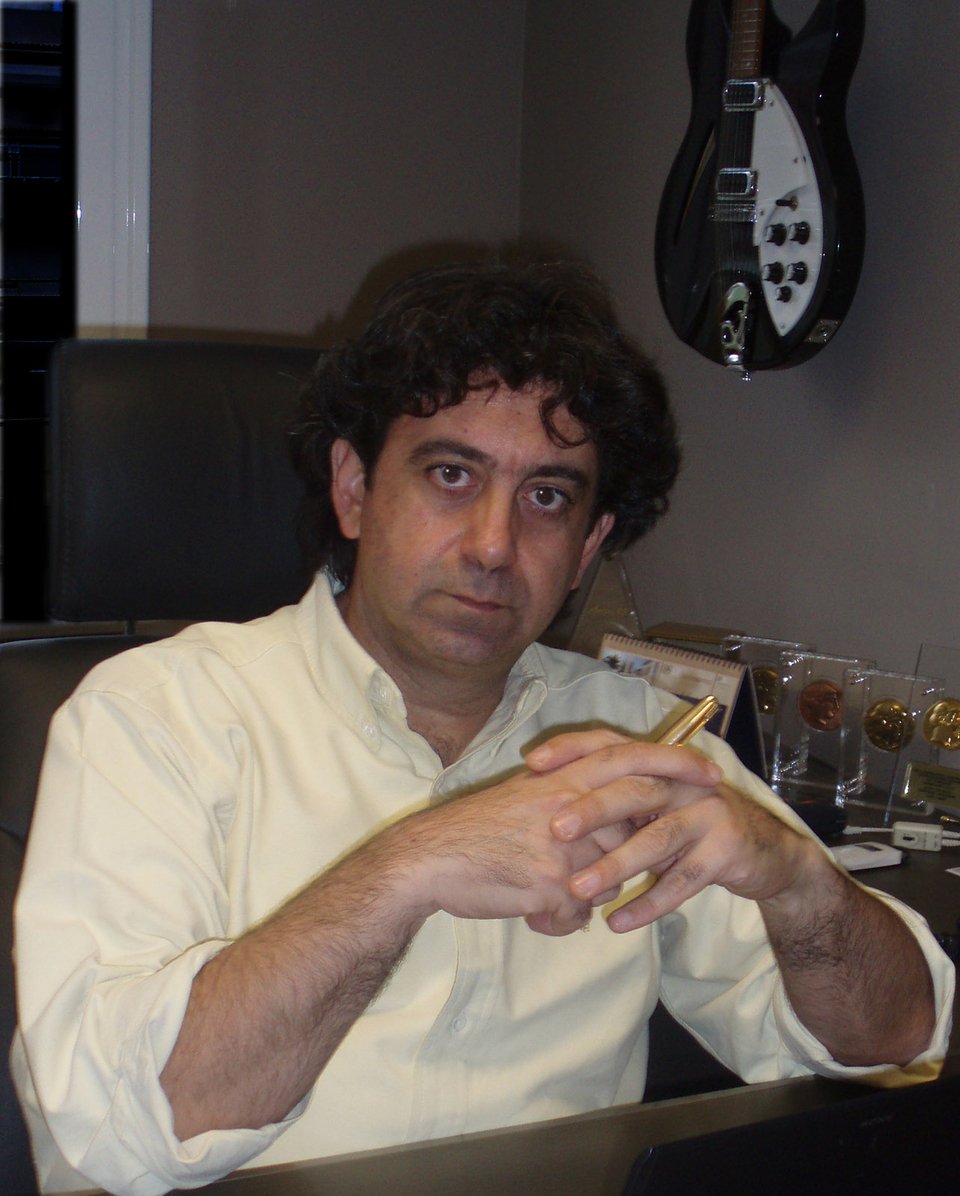 Αντώνης Καρύδης: Ο καινοτόμος Ελληνας πίσω από την πρώτη ζωντανή μετάδοση χειρουργικής επέμβασης [εικόνες] | iefimerida.gr 2