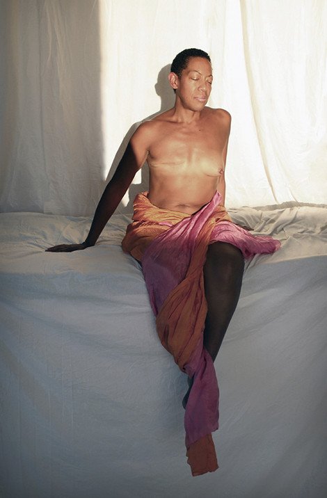 Συγκλονιστικά πορτραίτα γυναικών μετά τη μαστεκτομή -Σε πόζες που θυμίζουν Αφροδίτη της Μήλου & Νίκη της Σαμοθράκης [εικόνες] | iefimerida.gr 2