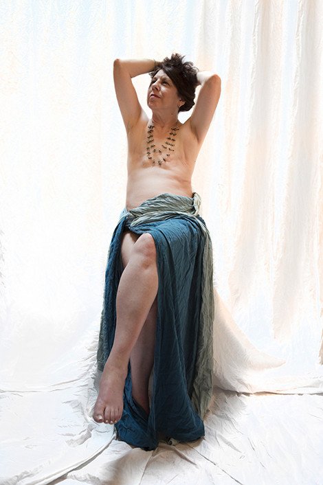 Συγκλονιστικά πορτραίτα γυναικών μετά τη μαστεκτομή -Σε πόζες που θυμίζουν Αφροδίτη της Μήλου & Νίκη της Σαμοθράκης [εικόνες] | iefimerida.gr 7