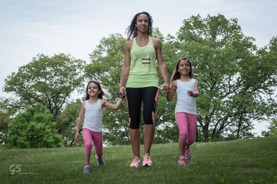 Τρέχει για καλό σκοπό: Νίκησε τον καρκίνο του στήθους και μαζεύει χρήματα για την έρευνα κατά αυτού [εικόνα] | iefimerida.gr 0