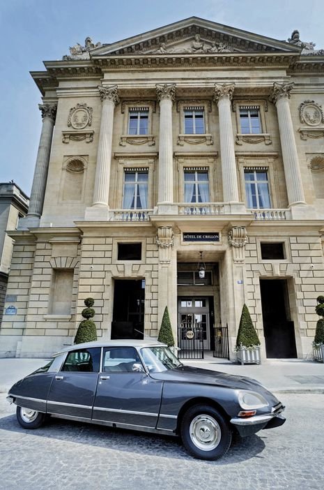 Karl Lagerfeld: Η Μπριζίτ Μακρόν έχει τις ωραιότερες γάμπες του Παρισιού! [εικόνες] | iefimerida.gr 6