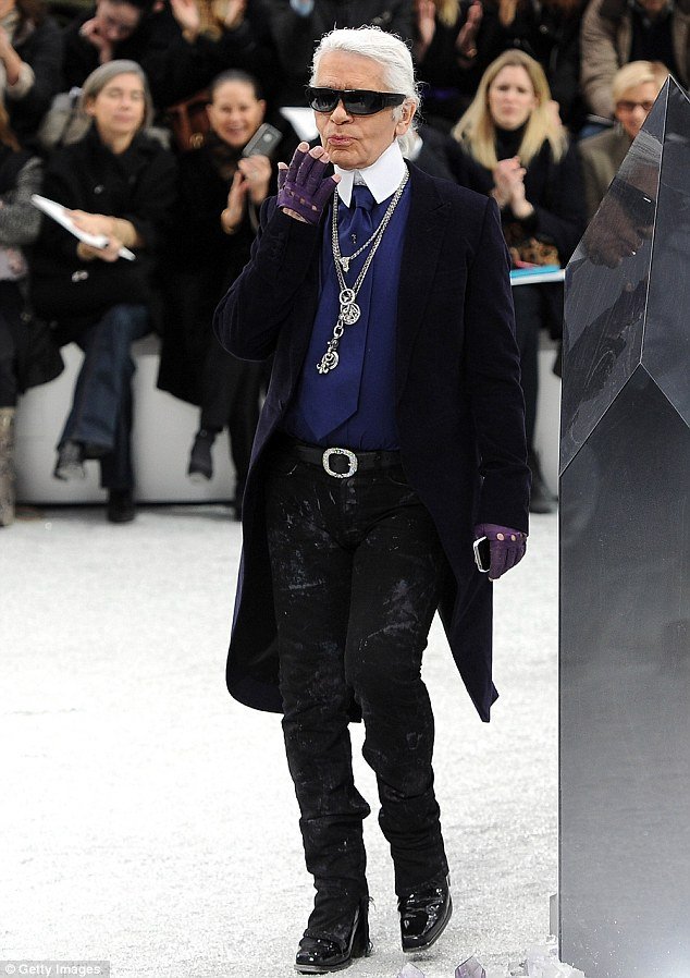 Γιατί ο Καρλ Λάγκερφελντ τα 'βαλε με τη Μέρκελ -Οι Εβραίοι και οι μετανάστες [εικόνες] | iefimerida.gr 0