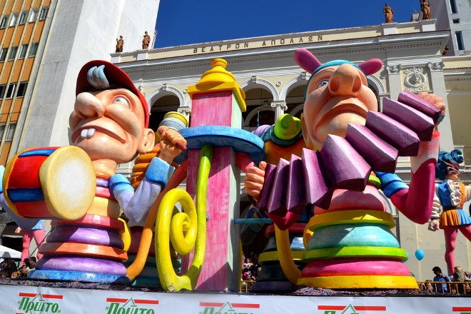 Παραμύθια και σοκολατοπόλεμος στο «μικρό» καρναβάλι της Πάτρας [εικόνες]  | iefimerida.gr 1