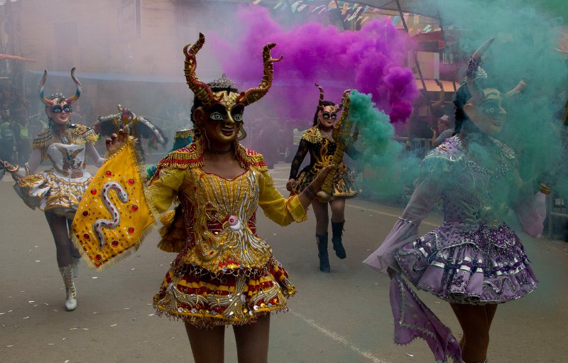 21 νεκροί από την πρώτη ημέρα του καρναβαλιού στην Ορούρο της Βολιβίας [εικόνες] | iefimerida.gr 3