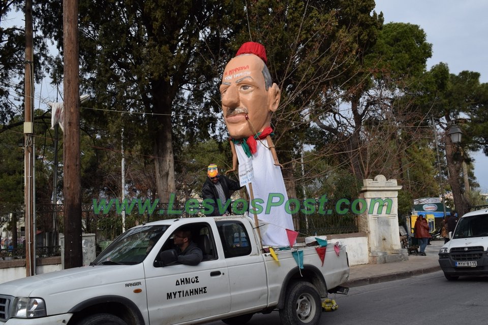«Νύφη των Ιμίων» στο καρναβάλι της Μυτιλήνης ο Ερντογάν [εικόνες] | iefimerida.gr 1
