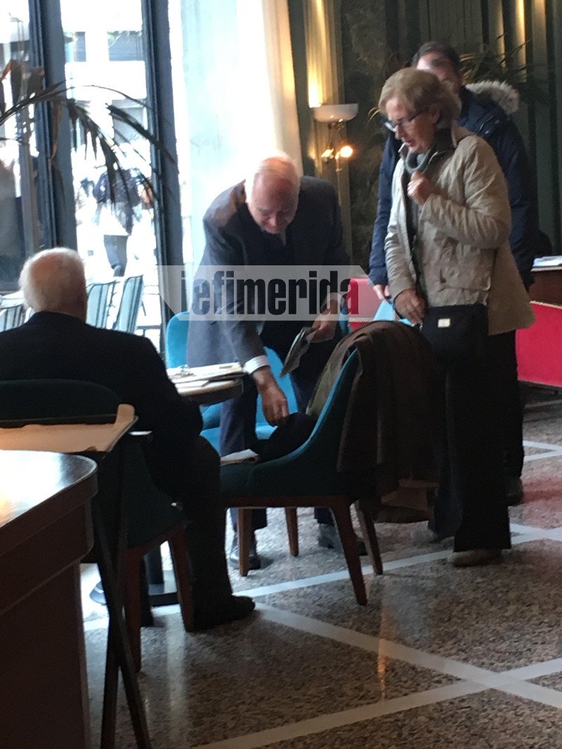 Φωτογραφίες: Μεσημεριανός καφές στο Ζοnar's για Παπούλια, Σαμαρά, Πετραλιά | iefimerida.gr 0