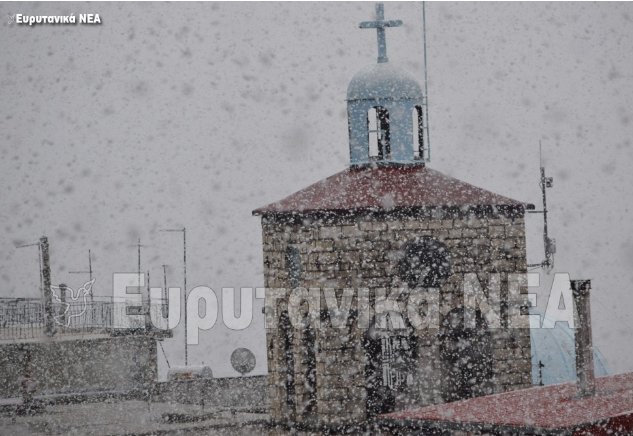 Aνοιξιάτικα χιόνια στην Ευρυτανία - Στα «λευκά» το Καρπενήσι [εικόνες & βίντεο]  | iefimerida.gr 1